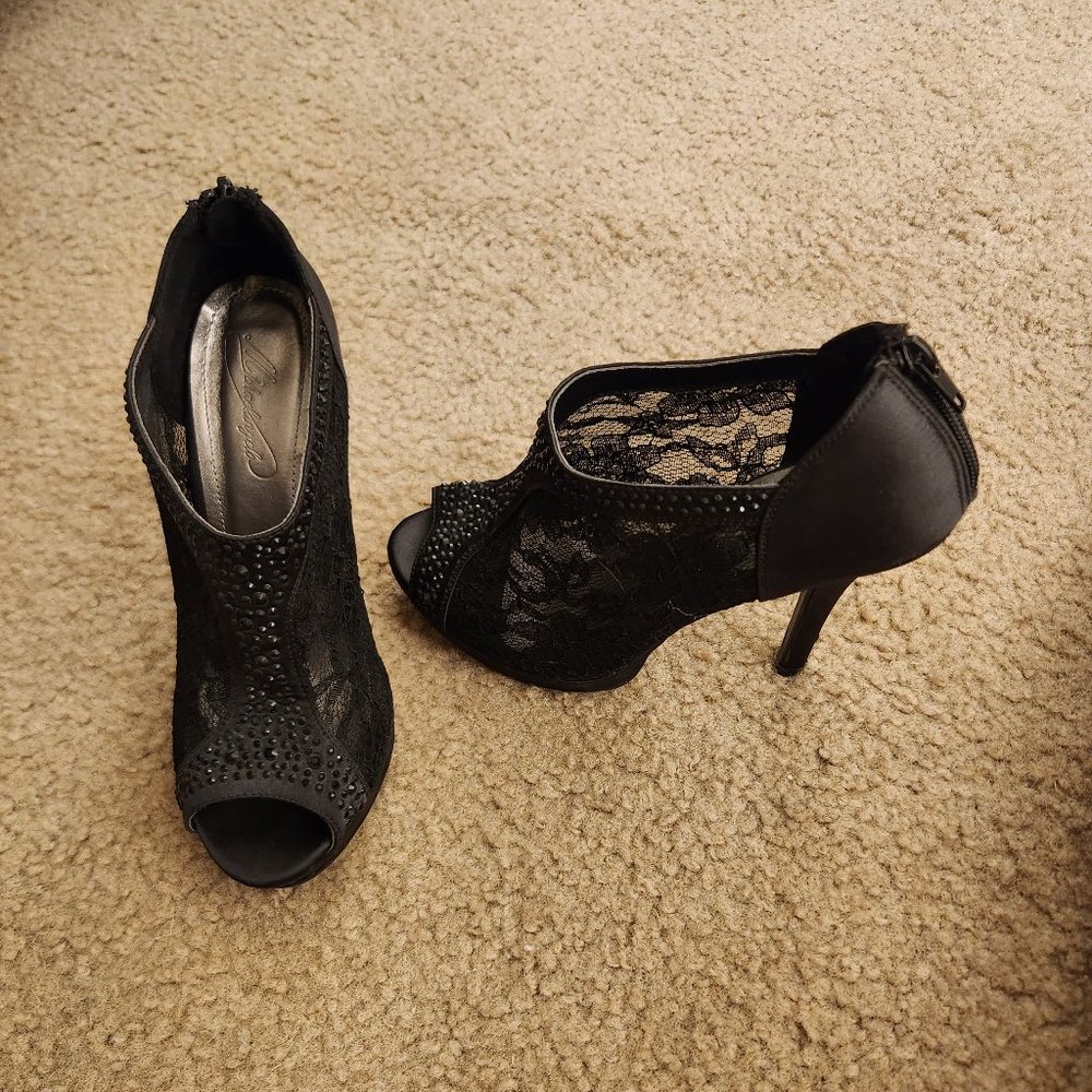 Black Michelangelo Heels - size 7.5